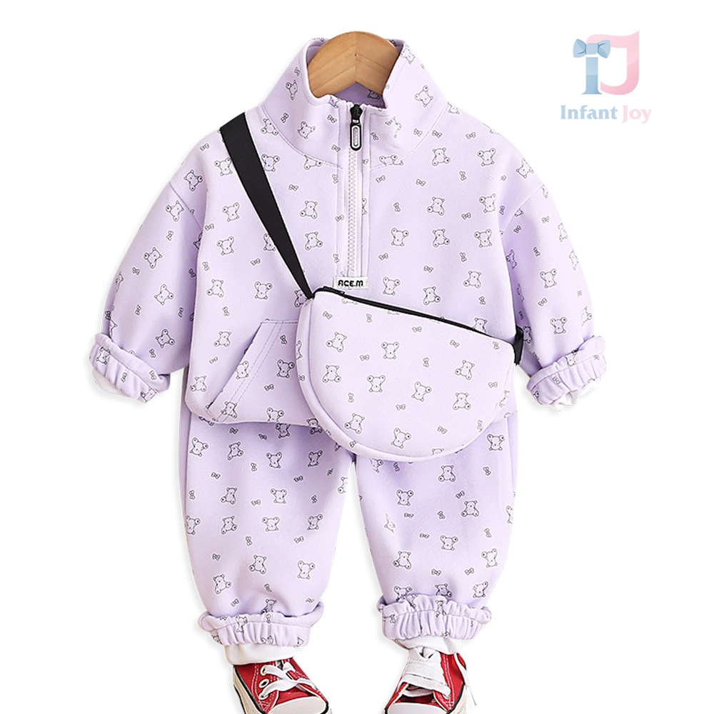 3-częściowy komplet sportowy składający się z bluzy z wysokim kołnierzem, spodni i torby crossbody Ace Bear
