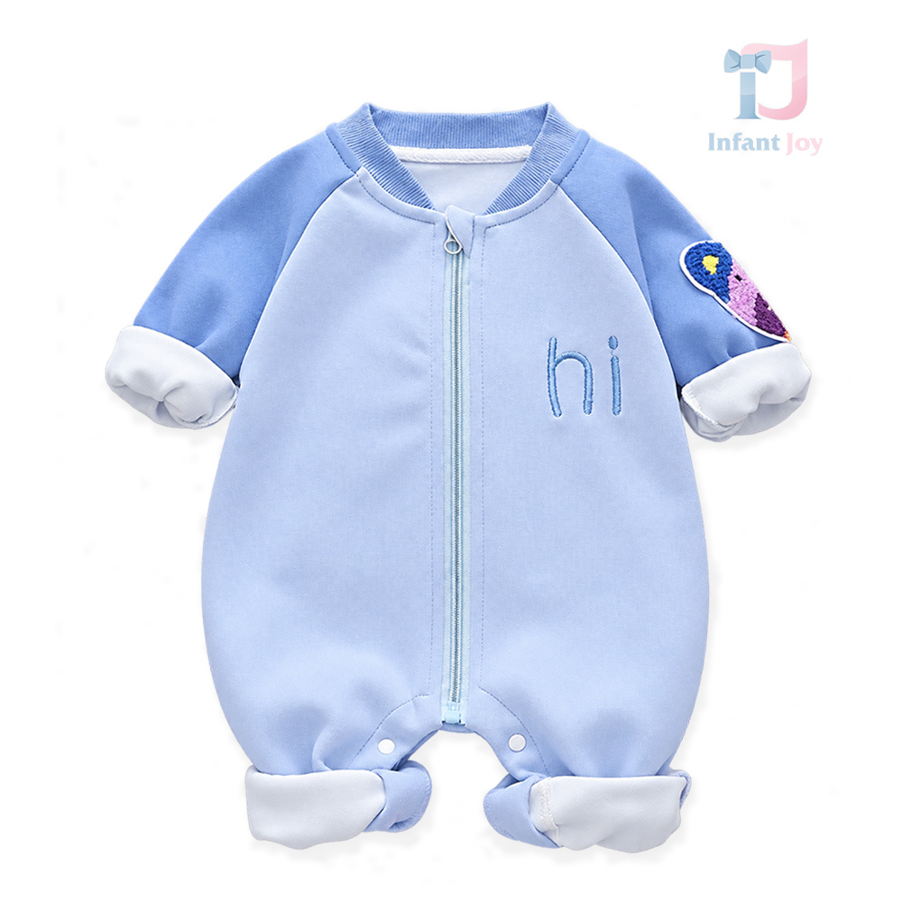 Kombinezon z pluszową aplikacją misia i haftowanym napisem Happy Hello Blue